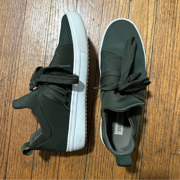 Steve Madden Lancer Sneaker in Olive Green Size 8 - Picture 5 of 6